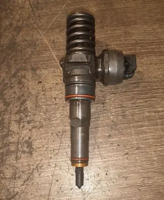 Skoda Fabia Mk1 (6Y) Fuel injector 045130073T