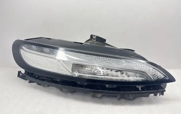Jeep Cherokee Headlight/headlamp 68157104AC 141001B F00HTC501021