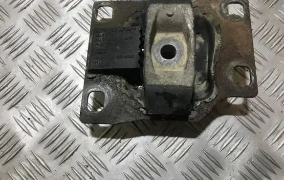 Ford Focus Engine mount bracket 98ab7m121ak 98ab-7m121-ak
