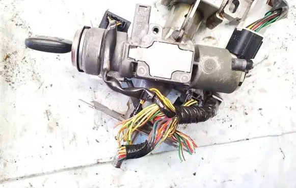 Toyota Avensis T250 Ignition lock n0501517
