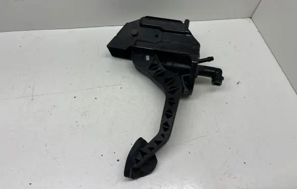 Volkswagen Polo IV 9N3 Clutch pedal 6Q1721059T