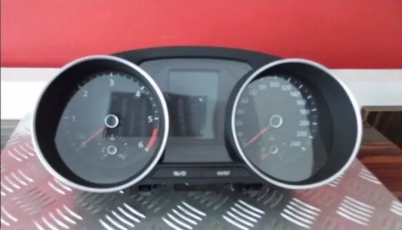 Volkswagen Polo V 6R Speedometer (instrument cluster) 6C0920741A