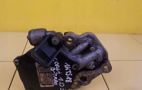 Opel Corsa E Vacuum pump 9140300240 B10XFT