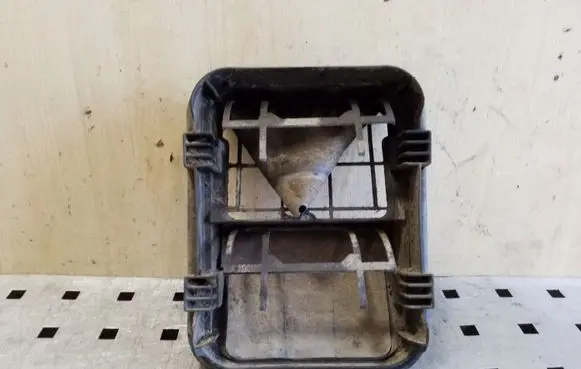 Renault Trafic II (X83) Quarter panel pressure vent 