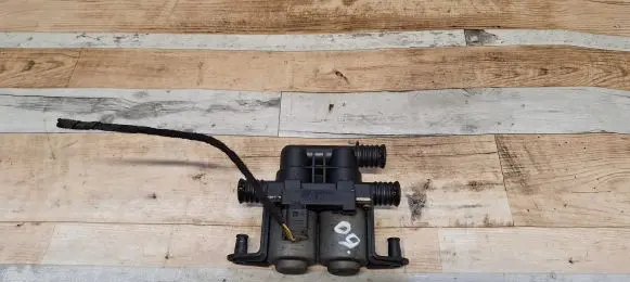 BMW 5 E39 Coolant heater control valve 6412837499502 8374995