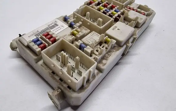 Ford C-MAX I Fuse module 14A073 NN5XNLFBV000 F1262C