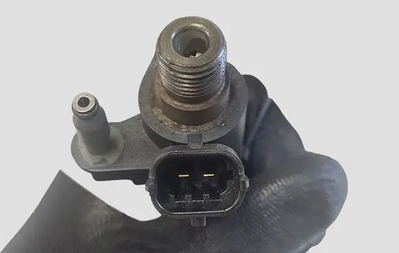 Volvo V70 Fuel injector 31272690 0445116016