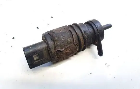 Volkswagen PASSAT B5 Windscreen/windshield washer pump vdo