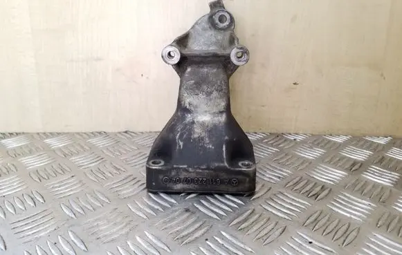 Mercedes-Benz E W211 Engine mounting bracket A6112230704