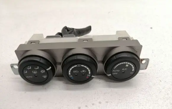Nissan X-Trail T30 Climate control unit 27500ES61A