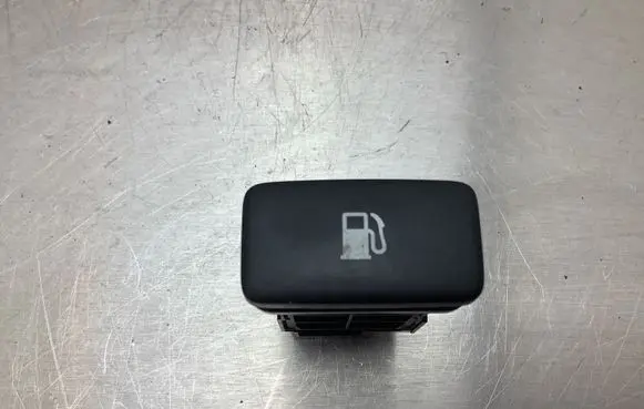 Lexus RX 330 - 350 - 400H Fuel tank opening switch 15A492