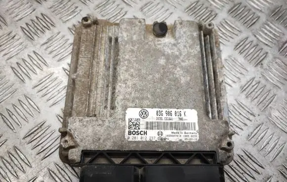 Skoda Octavia Mk2 (1Z) Engine control unit/module 03G906016K 0281012237 1039S07818