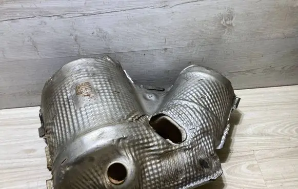 Renault Megane IV Heat shield in engine bay 