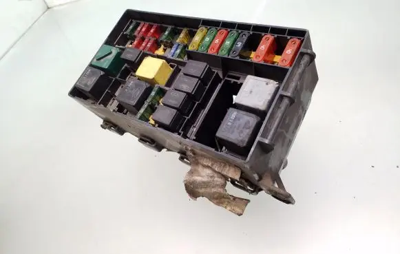 Ford Focus Fuse module 98AGX14A142AC 98AG14A067CE F80B14B192AA