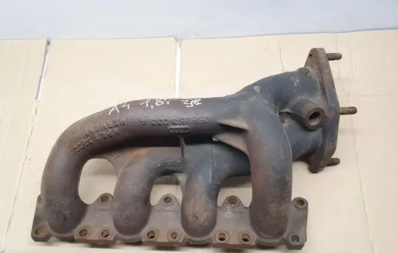 Audi A4 S4 B5 8D Exhaust manifold 058253033A