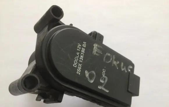 Ford Focus Headlight level adjustment motor 2S6X13K198BA