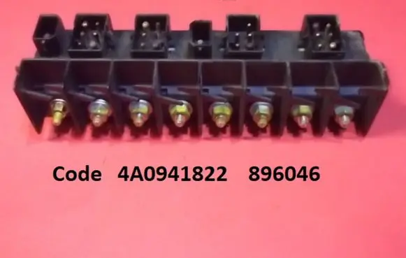 Volkswagen PASSAT B6 Fuse module 4A0941822 896046