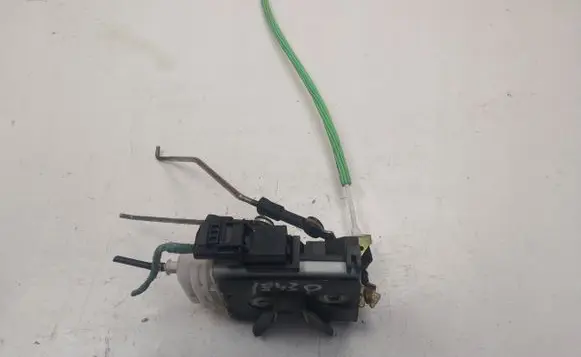 Audi A3 S3 8L Front door lock 8L0173B