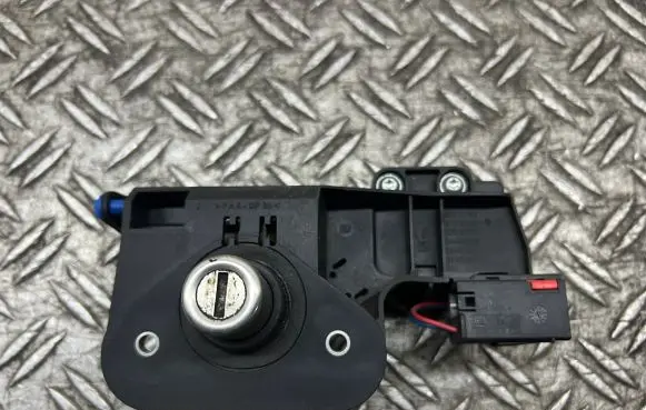 Opel Corsa C Tailgate exterior lock 09183495