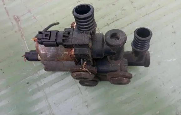 BMW 3 E46 Coolant heater control valve 64118369807 1147412149