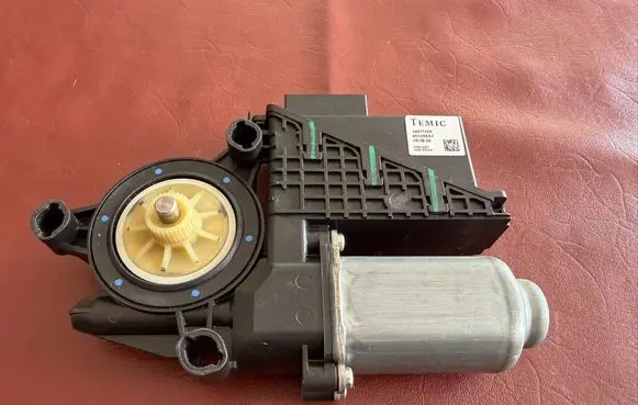 Volkswagen Polo IV 9N3 Front door window regulator motor 6Y2959801 440774EP