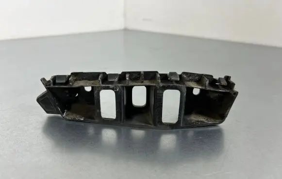 Volkswagen Touareg II Front bumper mounting bracket 7P6807183F