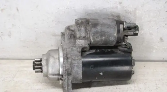 Volkswagen Touran I Starter motor 02Z911023E 0001121408