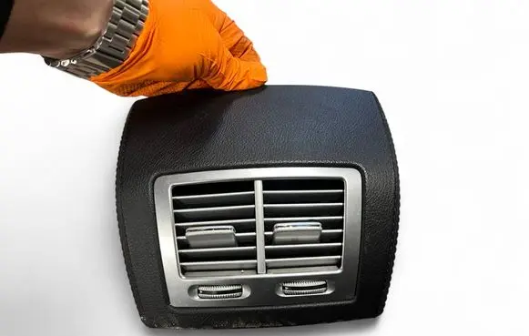 Rear air vent grill