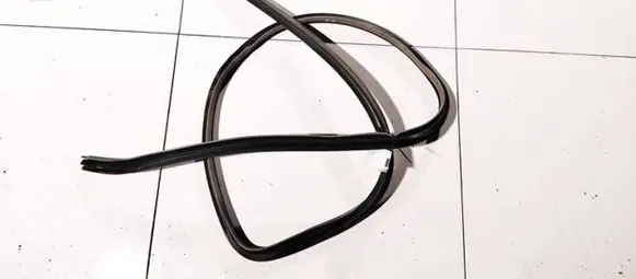 Toyota Yaris Rubber seal front coupe door 