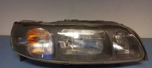 Volvo V70 Headlight/headlamp 8693548
