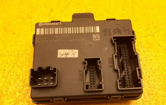 Peugeot 308 Door control unit/module 9851021280