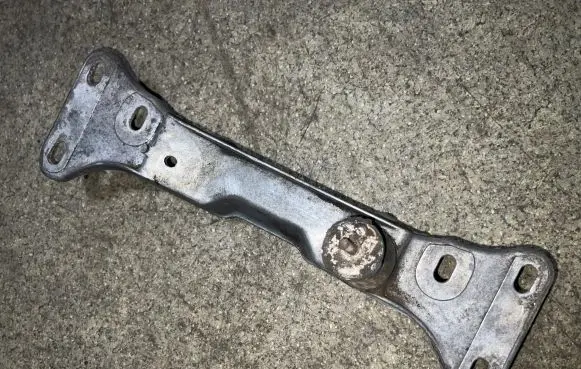 BMW 5 E39 Gearbox mounting bracket 1092476
