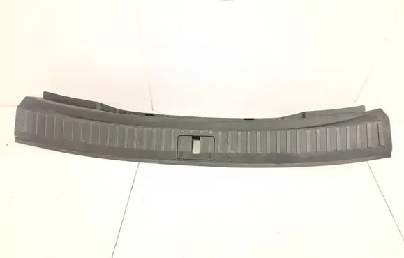 Trunk/boot sill cover protection