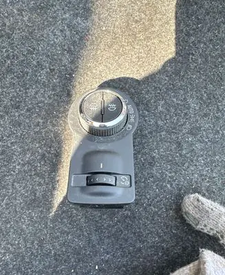 Chevrolet Malibu Light switch 94725718