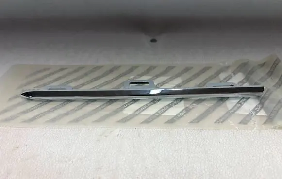 Fiat 500E Front bumper splitter molding 0735750055