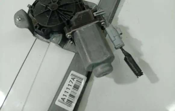 Toyota Aygo AB10 Front door window regulator motor 