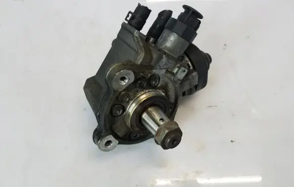 Volkswagen Jetta VI Fuel injection high pressure pump 03L130755D