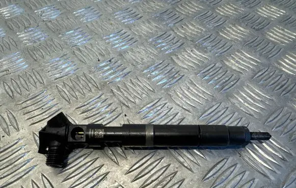 Mercedes-Benz Sprinter W901 W902 W903 W904 Fuel injector 228325856