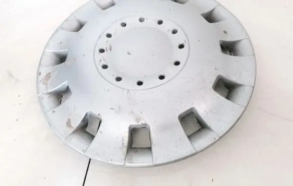 Toyota Yaris R14 wheel hub/cap/trim 