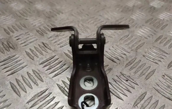 Buick Encore I Front door upper hinge P17109