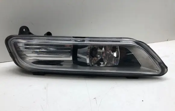 Volkswagen PASSAT B7 Front fog light 176623