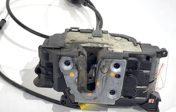 Renault Kangoo II Front door lock 8200497579