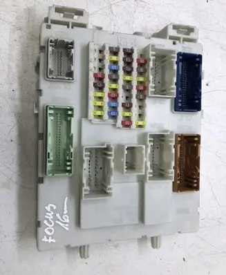 Ford Focus Fuse module F1DT14A073DF 0670006421