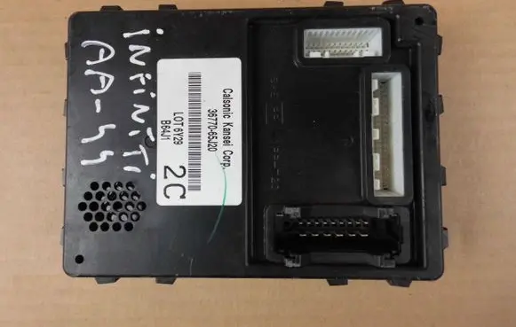 Suzuki Grand Vitara II Comfort/convenience module 3677065J20