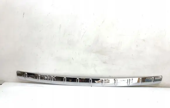 Rear bumper trim bar molding