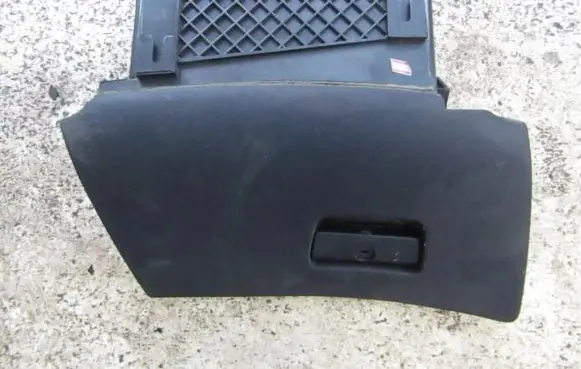 BMW 5 E39 Glove box