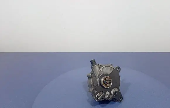 Volkswagen PASSAT B6 Vacuum pump 03G145209C