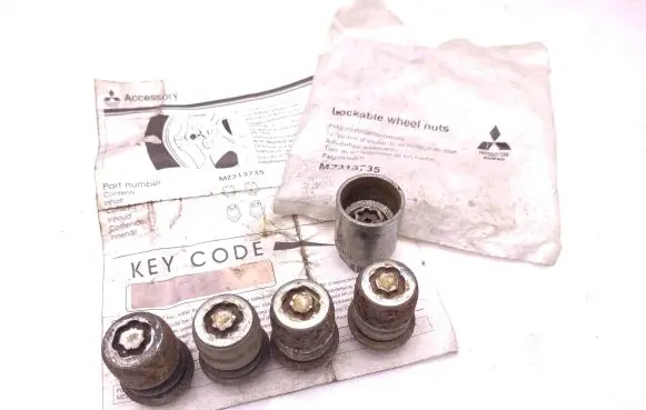 Mitsubishi L200 Nuts/bolts 