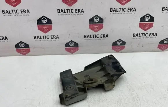 Audi A8 S8 D3 4E Fender mounting bracket 4E0821137E SAGSG3