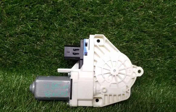 Ford Fiesta Rear door window regulator motor A70592110